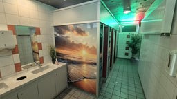 Blick in die Toilettenanlage der Hellweg-Realschule in Unna