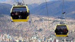 Gondeln der Seilbahn, Teleférico der Linie Amarilla, La Paz, Bolivien, Südamerika im Okotober 2021