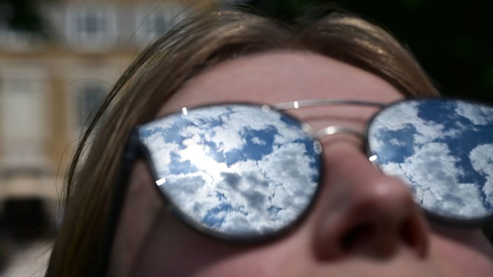 Sonnenbrille - Hoher UV-Gefahrenindex im Land