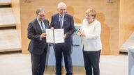 Armin Laschet, Klaus Töpfer und Angela Merkel bei der Verleihung des Staatspreises des Landes Nordrhein-Westfalen