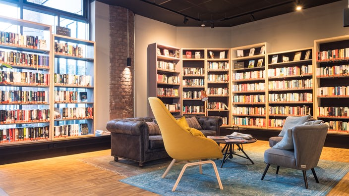 Die Stadtteilbibliothek Kalk gehört nach Neueröffnung zu den innovativsten Bibliotheken Deutschlands, gestaltet von Aat Vos