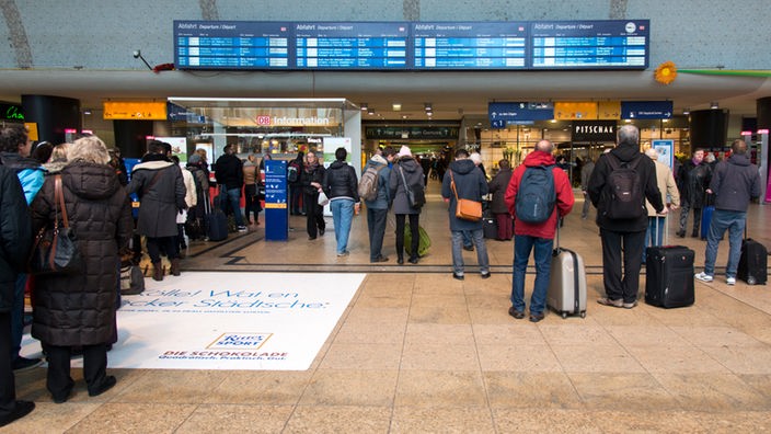Anzeigetafeln im Hauptbahnhof Köln