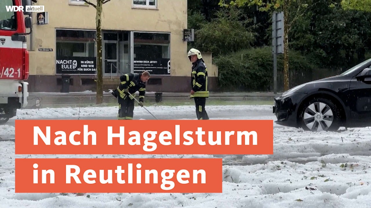 Nach Hagelsturm in Reutlingen: Einsatzkräfte und Schneepflüge räumen die Straßen 