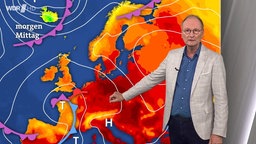 ARD-Meteorologe Sven Plöger vor einer Wetter-Karte in der Aktuellen Stunde am 06.09.2024