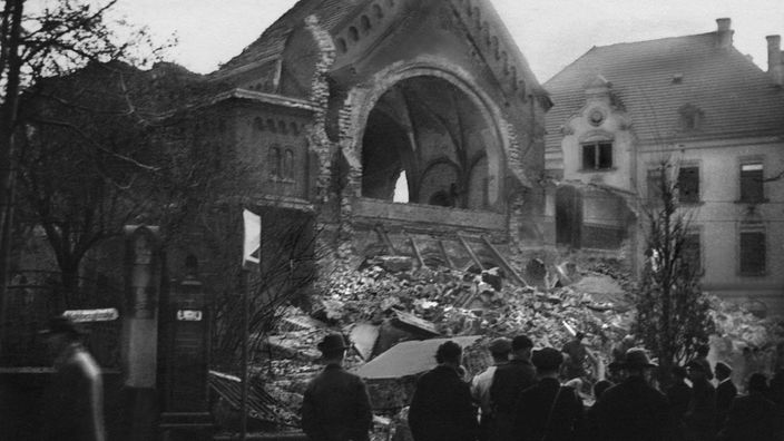 Alte Synagoge in Chemnitz, die von den Nationalsozialisten in der Pogromnacht verwüstet und in Brand gesteckt wurde  (9./10. November 1938)