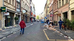 Müll auf den Straßen nach Sessionsstart