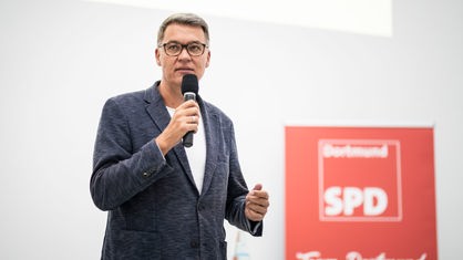 Thomas Westphal, SPD-Kandidat zur Oberbuergermeisterwahl in Dortmund, aufgenommen im Rahmen der Pressereise der SPD durch das Ruhrgebiet in Dortmund