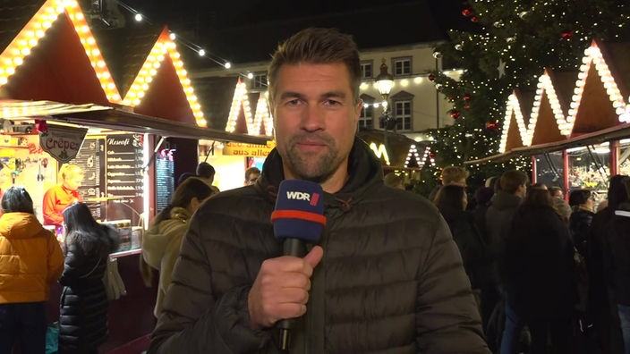 Reporter Thorsten Lenze vom Weihnachtsmarkt in Düsseldorf