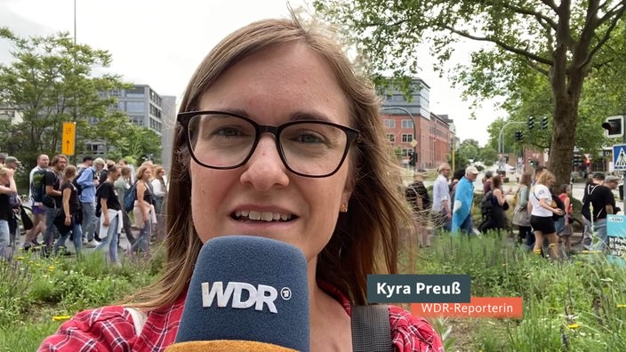 WDR-Reporterin vor Ort
