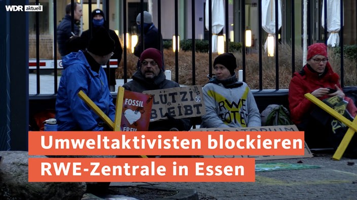 Umweltaktivisten blockieren RWE-Zentrale in Essen