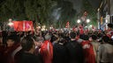 Fans der türkischen Nationalmannschaft feiern in Düsseldorf den Einzug ins EM-Viertelfinale