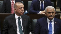 Der türkische Staatspräsident Recep Tayyip Erdogan und der AKP-Kandidat bei der Istanbuler Oberbürgermeisterwahl, Binali Yildirim