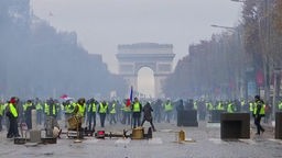 Proteste der "Gelbwesten" in Paris gegen Macron