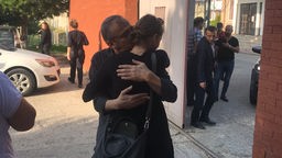 Sirri Süreyya Önder vor dem Gefängnis in Kandira/Türkei