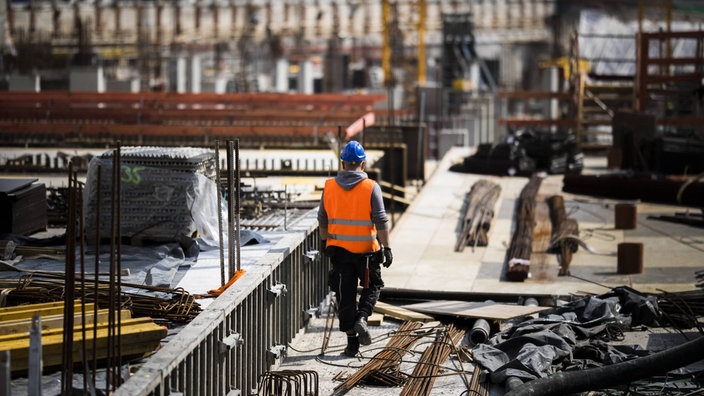 Bauarbeiter auf einer Baustelle. 