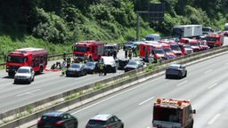 Ein Großeinsatz von Rettungskräften auf der A3 wegen eines Verkehrsunfalls.