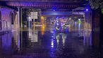 In Gelsenkirchen wurde eine Straße im Stadtteil Schalke überflutet