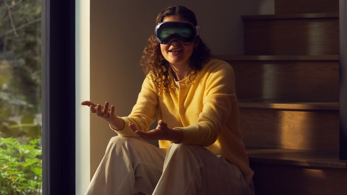 Frau mit VR-Brile