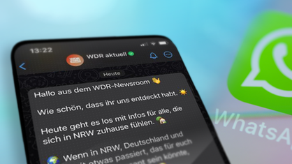 Smartphone mit Whatsapp Kanal WDR aktuell