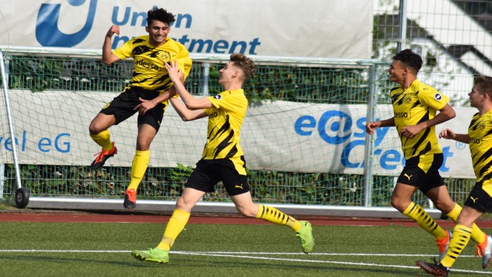 Feußballer aus dem Irak spielt bei Borussia Dortmund U17