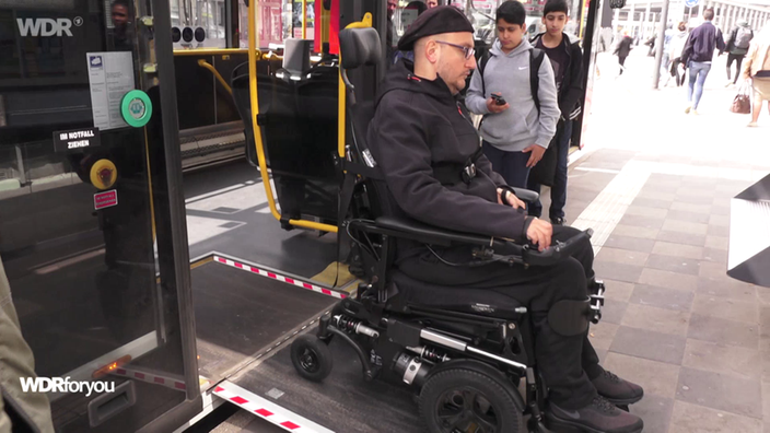 Flüchtling im Rollstuhl