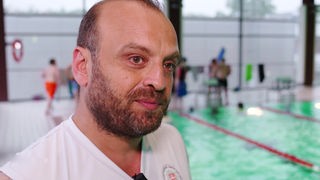 Syrischer Schwimmlehrer