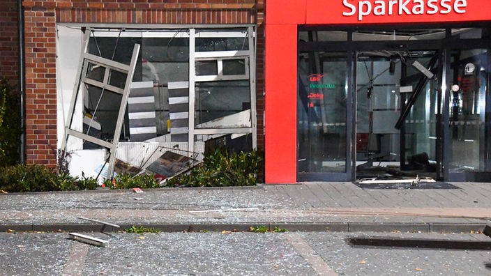 Bankfiliale in Verl, in der ein Geldautomat gesprengt wurde.