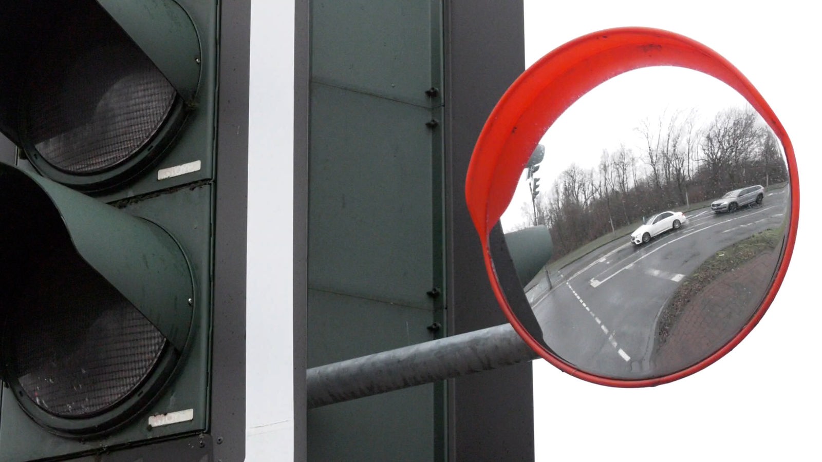 Streit um Sicherheit für Radler: Ampel-Spiegel doch nur an zwei