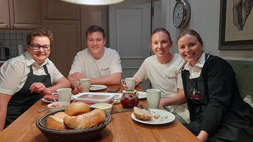 Bäckerfamilie Thumann beim Frühstück.