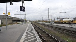 Ein leeres Gleis am Bahnhof Gütersloh 