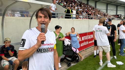 Matze Knop bei dem Benfiz-Fußballspiel 