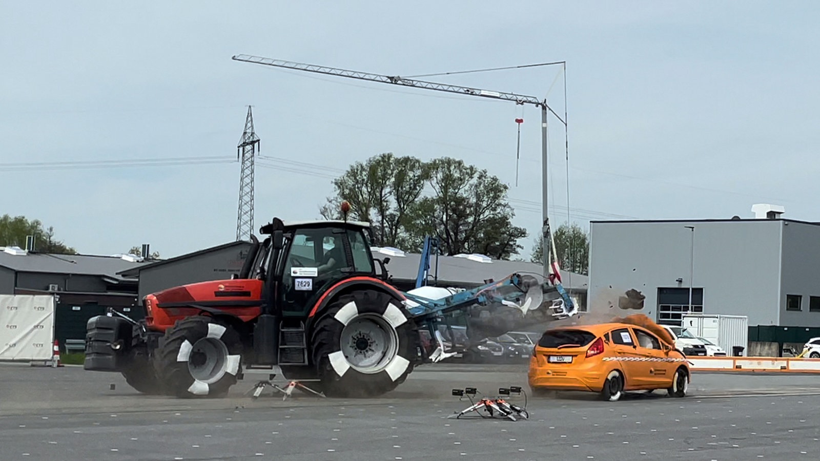 Crashtest Mit Trecker In Münster - Westfalen-Lippe - Nachrichten - WDR