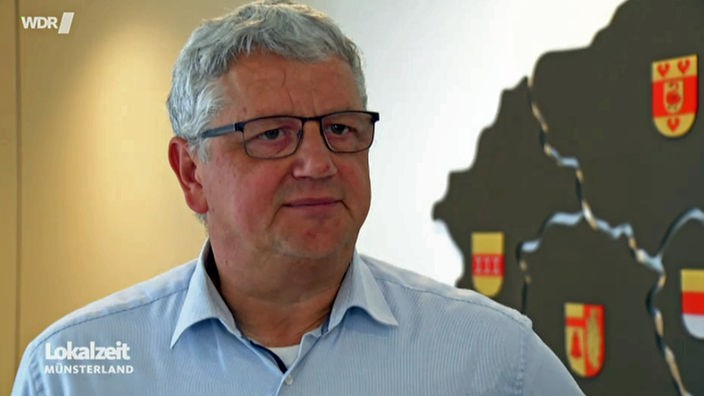 Bernd Epmann in Frontalansicht. 