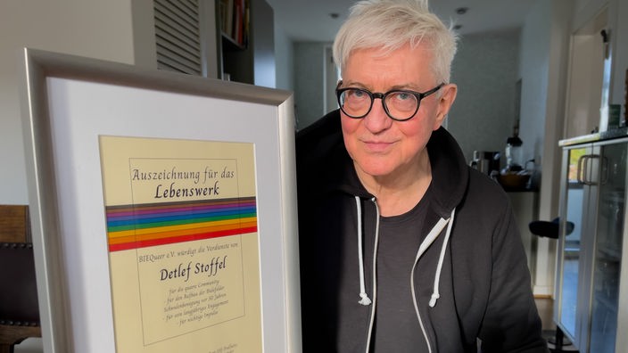 Detlef Stoffel mit dem BIE Queer Award
