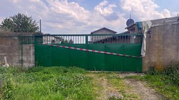 Gesperrtes Tor der Hofanlage in Zülpich