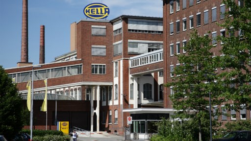 Eingang des Autozulieferers Hella in Lippstadt