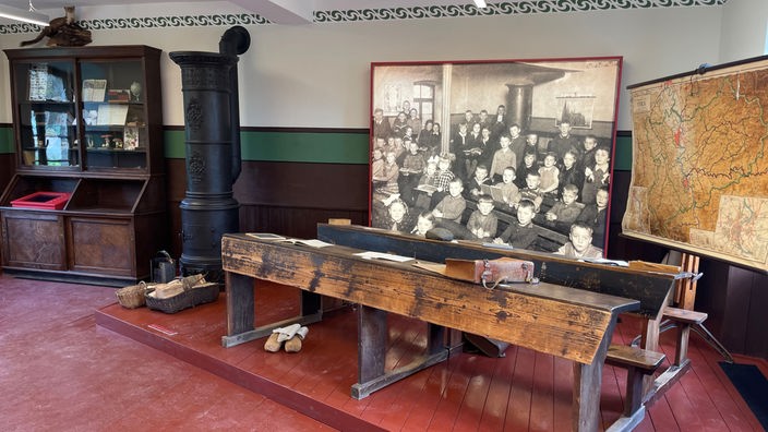 Auf dem Bild ist ein Raum im Historischen Schulgebäude in Lindlar zu sehen.
