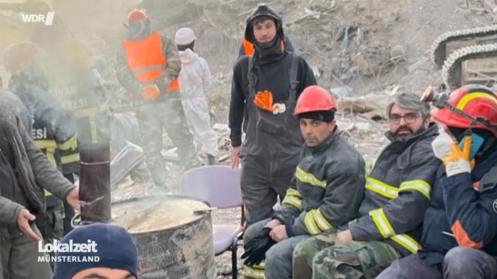 Ein Rettungsteam im Erdbebengebiet der Türkei.