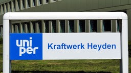 Ein Schild auf dem "Uniper" und "Kraftwerk Heyden" geschrieben steht