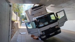 Bielefeld: Lkw steckte in Unterführung fest