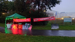 Mahnwache vor dem Schlachthof Tönnies