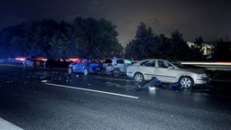 Massenunfall auf der A2 am Abend