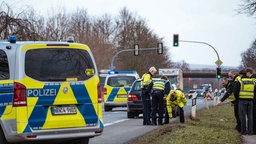 Polizeieinsatz nach Fahrerflucht an der Landstraße in Bad Salzuflen.