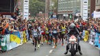Hunderte Läufer kurz nach dem Startschuss