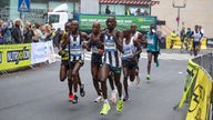 Eine Gruppe Afrikaner beim Münster Marathon 2022.