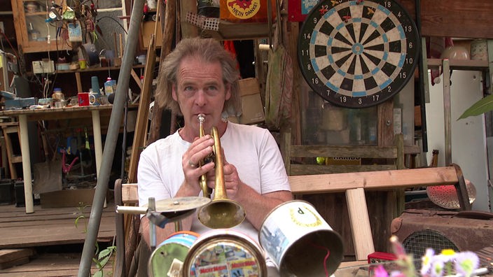 Björn Schimpf mit einer eigens aufwendig reparierte Trompete