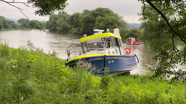 gestrandetes Boot an der Weser 