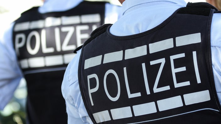 https://www1.wdr.de/nachrichten/westfalen-lippe/polizisten-symbol-100~_v-gseapremiumxl.jpg
