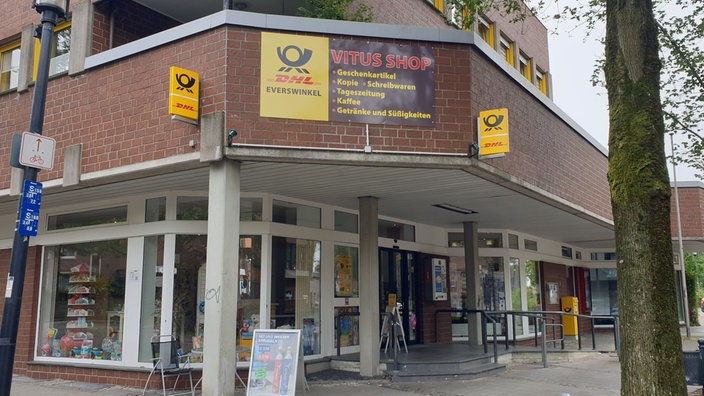 Die Hausfront der Postfiliale in Everswinkel im Münsterland.