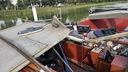 Geschädigtes Boot auf dem Kanal in Rheine.